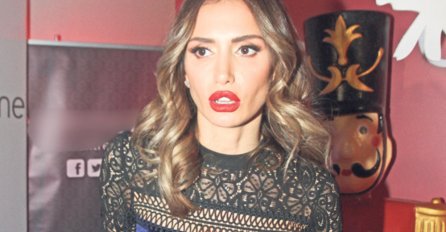 DRAMA POZNATE PJEVAČICE: Emina Jahović sina hitno odvezla u bolnicu (FOTO)