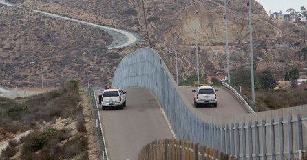 Teksas šalje vojsku na granicu s Meksikom