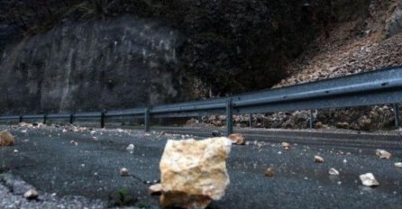 STANJE NA PUTEVIMA: Aktivna klizišta i učestali odroni, izdvajaju se ovi putevi