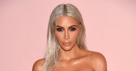 FLEKAVA KOŽA I CRNI PODOČNJACI: Kim Kardashian prvi put objavila fotku BEZ TRUNKE šminke!