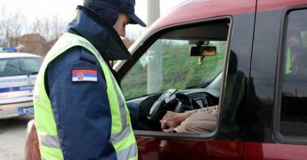 Policija presrela pijanog vozača, kad su ga alkotestirali odmah je završio u ZATVORU!