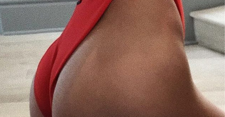 "LICE TI JE PLASTIČNO, A OČI KAO DA NISU LJUDSKE": Napali su je zbog nove fotografije, fanovi mole da PRESTANE SA PLASTIČNIM OPERACIJAMA (FOTO)