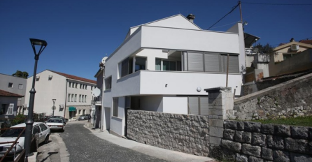 Božo Petrov s porodicom uselio u kuću od 940.000 kuna