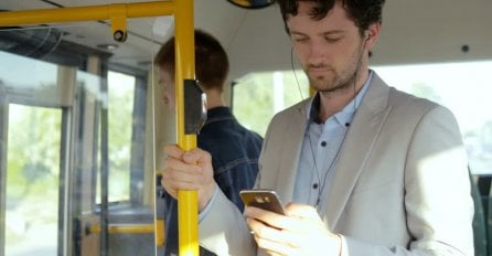 'Sjedim ja danas u busu, pored mene sjedi dečko, vidi se po njemu da je zavodnik'