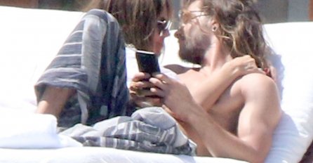 NJOJ JE 45 GODINA, A ON JE 16 GODINA MLAĐI: Ali su zaljubljeni do ušiju i to NE KRIJU! (FOTO)