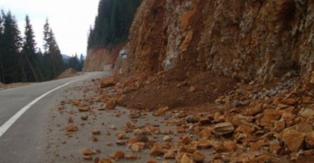 STANJE NA PUTEVIMA: Učestali su odroni na brojnim dionicama, a izdvajaju se ovi putevi