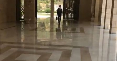 Asad se javio na Twitteru: Objavio snimku kako stiže na posao nakon napada (VIDEO)