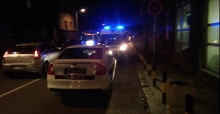 Žestoka tuča taksista u centru grada: Krvavi ležali na trotoaru, povrijeđeni su prevezeni  u Urgentni centar