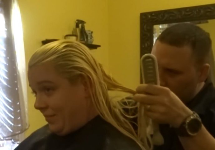 PAKLENA ŠALA: Kada joj je frizer pokazao šta je našao u KOSI, umalo se onesvijestila! (VIDEO)
