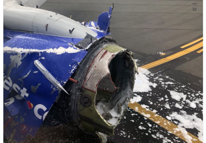 ŠOK NA NEBU: Motor aviona eksplodirao usred leta, putnici isisani iz kabine - Ekipe hitnih službi na terenu
