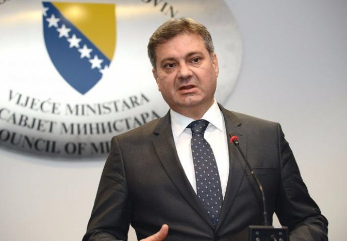 Zvizdić izjavio da je njegova odluka o odustajanju od kandidature konačna