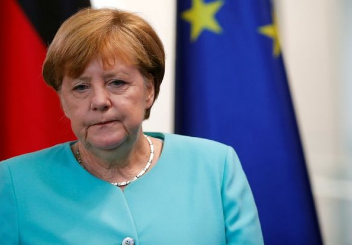 Merkel pod pritiskom desničara dočekuje posjetu francuskog predsjednika