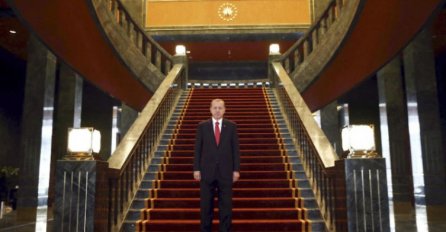 IMA 1.150 SOBA, BUNKERE KOJI MOGU IZDRŽATI SVAKI NAPAD: Zavirite u kontroverznu ERDOGANOVU palatu (FOTO)