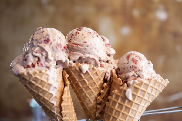 balsamic-roasted-strawberry-ice-cream-recipe-ashx