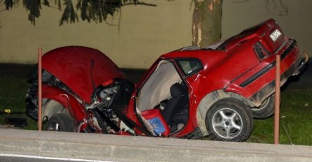 TEŠKA SAOBRAĆAJNA NESREĆA: Automobil doslovno prepolovljen, vozač zadobio opasne po život!
