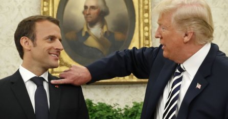 Ovome bruje svi mediji: Pogledajte šta je Trump uradio Macronu tokom konferencije za novinare (VIDEO)