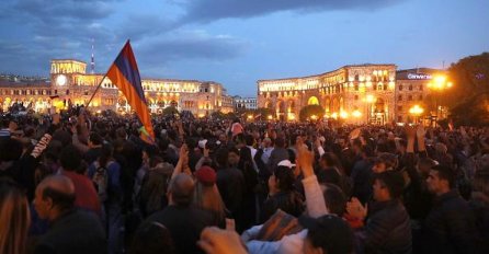 Šef armenske oporbe pozvao na prosvjed: Odazvali se deseci hiljada građana
