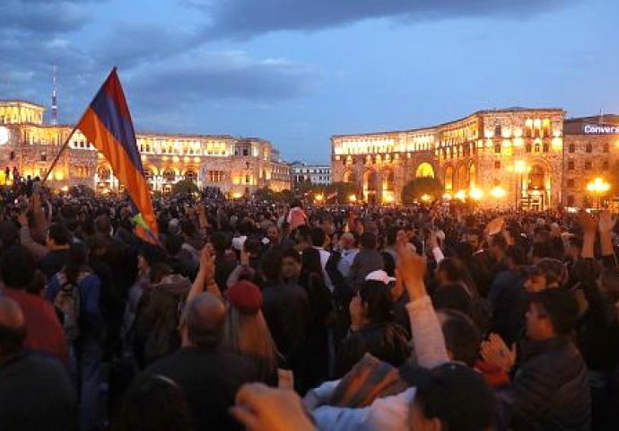 Šef armenske oporbe pozvao na prosvjed: Odazvali se deseci hiljada građana