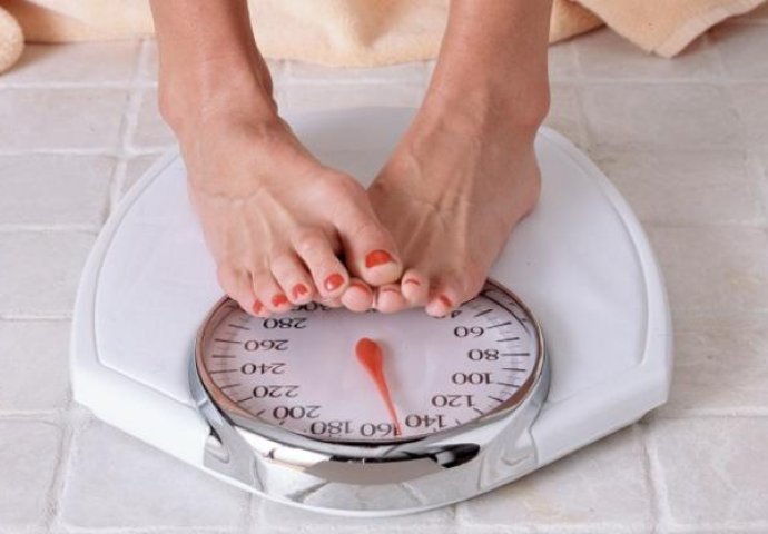 DA LI VAGA LAŽE ILI STE SE UDEBLJALI? 3 pravila za tačno mjerenje tjelesne težine: Mnogi vagu koriste pogrešno, pa MISLE DA SU DEBELI