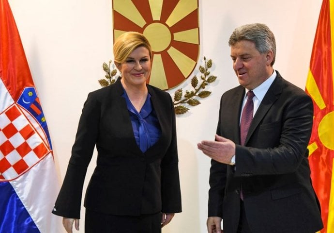 HRVATI U ŠOKU, NE MOGU SEBI DOĆI: U kakvim je to cipelama Kolinda otišla u službenu posjetu Makedoniji? (FOTO)