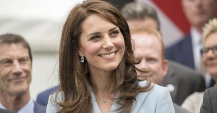 SAD JE JASNO NA KOGA JE TAKO LIJEPA: Pogledajte kako izgleda majka Kate Middleton!