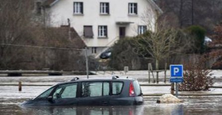 NAKON TOPLOTNOG TALASA STIŽE VELIKA OLUJA: Spasilačke službe na nogama, evo gdje će biti najgore! (VIDEO)