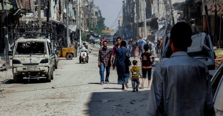 Pobunjenici počeli napuštati enklavu u južnom Damasku, pustili taoce na slobodu