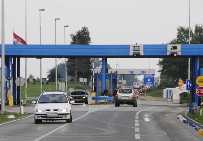 STANJE NA PUTEVIMA: Zbog saobraćajne nezgode obustavljen je saobraćaj na magistralnom putu M-17 Zenica-Donja Vraca