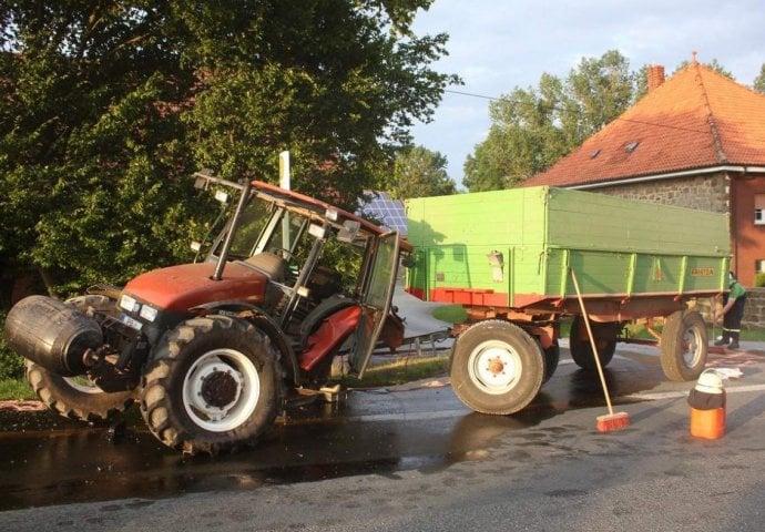 TEŠKA NESREĆA U BIJELJINI: Mladić pao s prikolice traktora, koji je prešao preko njega