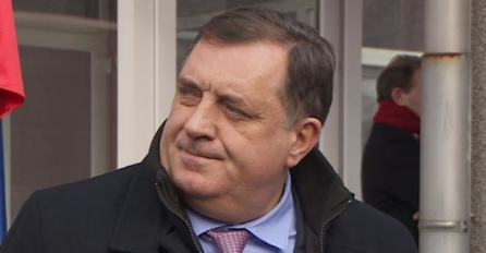 Psovke pred kamerama: Milorad Dodik prijetio novinarima, jednom od njih opsovao majku