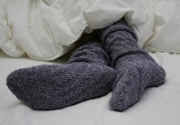 sleep-with-socks-on
