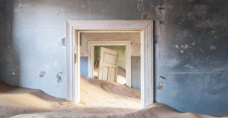 NEKADA POZNAT PO DIJAMANTIMA, A SADA GA GUTA PIJESAK: Zavirite u Kolmanskop, grad duhova (FOTO)