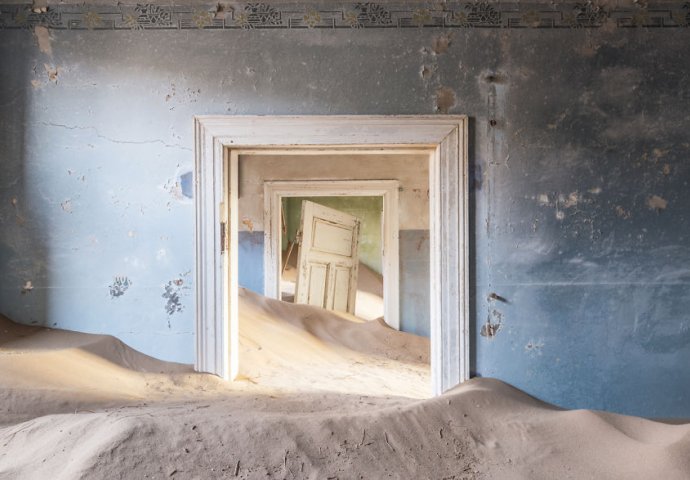 NEKADA POZNAT PO DIJAMANTIMA, A SADA GA GUTA PIJESAK: Zavirite u Kolmanskop, grad duhova (FOTO)