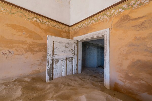 i-photograph-this-abandoned-mining-village-in-namibia-5ae9e82ac85ac-880