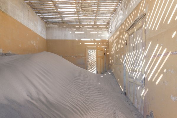 i-photograph-this-abandoned-mining-village-in-namibia-5ae9e820a0549-880