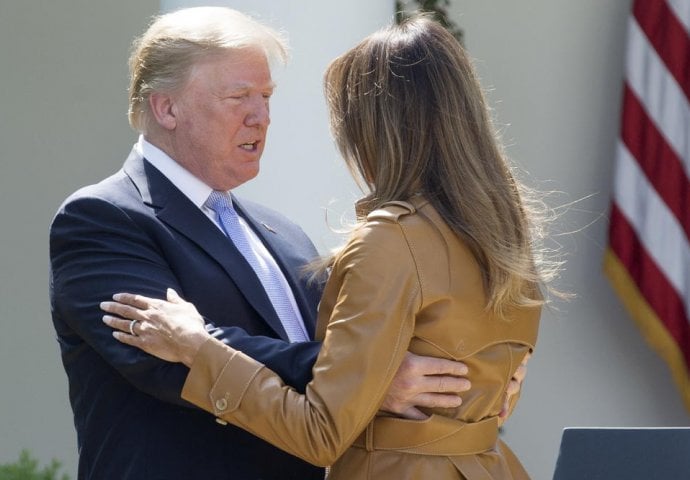 MELANIJA PRED SVIMA SAOPŠTILA DA POKREĆE KAMPANJU: Trump je to slušao iz prvog reda, a onda joj je prišao... (VIDEO)