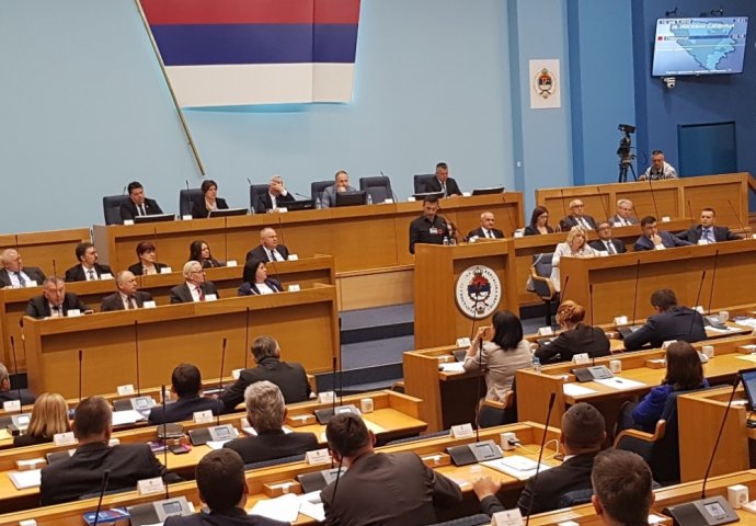 Parlament RS-a na Dodikov zahtjev o Izvještaju Komisije za Srebrenicu