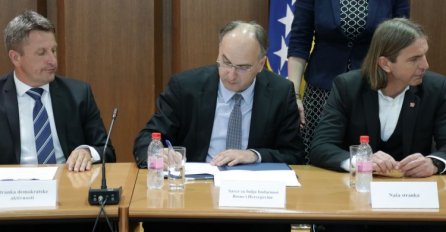 Predstavnici političkih stranaka potpisali Protokol za fer i poštene izbore