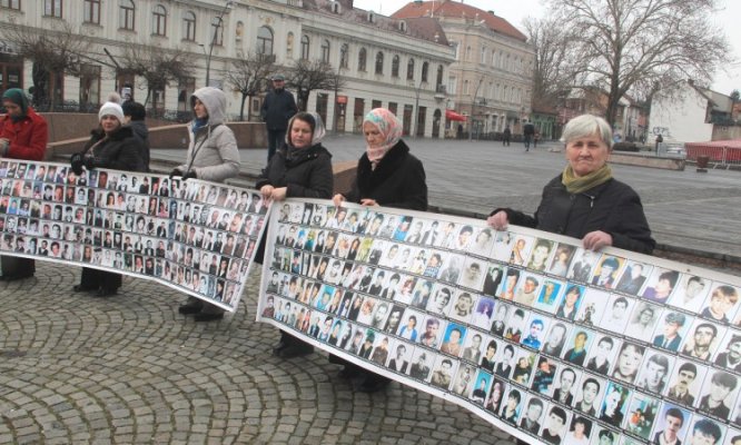 1105-zene-srebrenice