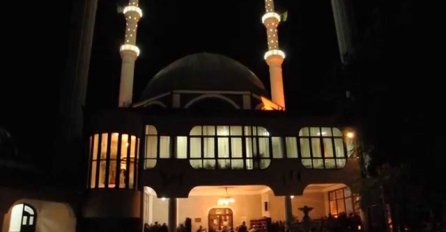 Veliki broj vjernika u džamijama bh. gradova: Klanjana prva teravija