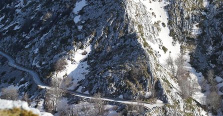 SNIJEG SE VRATIO U DALMACIJU: Zabijelilo Biokovo, pogledajte ove nevjerovatne prizore (FOTO)