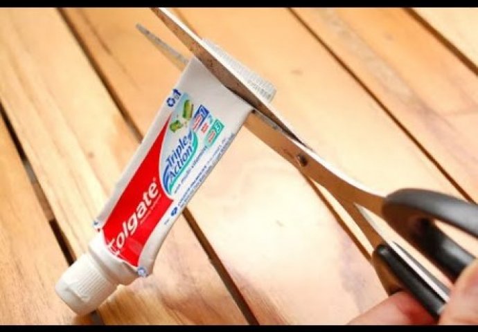 KAKO OVO RANIJE NISMO ZNALI: Pogledajte šta dobijete kad odsječete dno paste za zube (VIDEO)