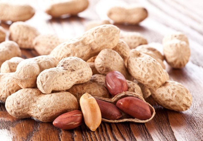 Svako veče jela šaku kikirikija: Evo šta joj se desilo sa tijelom i zdravljem