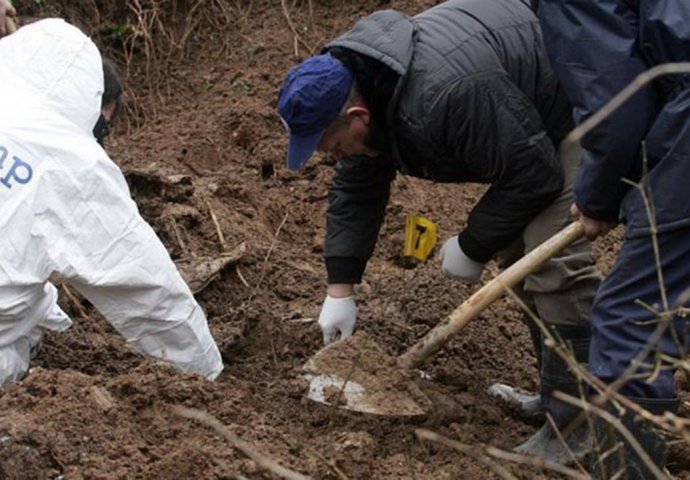 Na području Bratunca ekshumirani nekompletni posmrtni ostaci najmanje tri žrtve