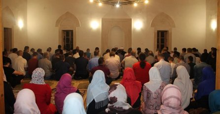 MOSTAR Nakon 70 godina klanjan prvi namaz u obnovljenoj Sinan-pašinoj džamiji