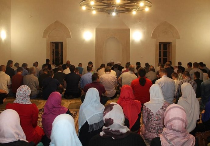 MOSTAR Nakon 70 godina klanjan prvi namaz u obnovljenoj Sinan-pašinoj džamiji