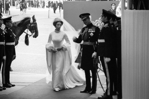 34-royal-wedding-dresses-princess-anne-051418-getty
