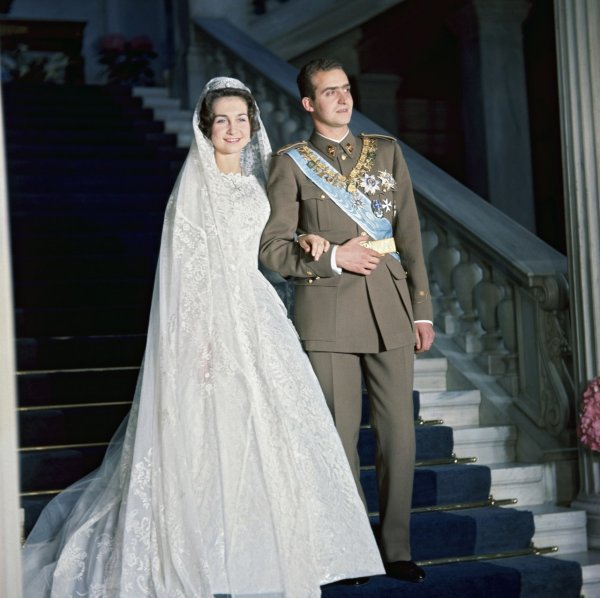 38-royal-wedding-dresses-princess-sofia-051418-getty