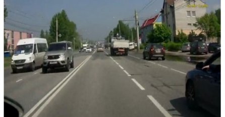 POSMATRAJTE KAMION ! Ovakvo ludilo se ne viđa svaki dan  (VIDEO)