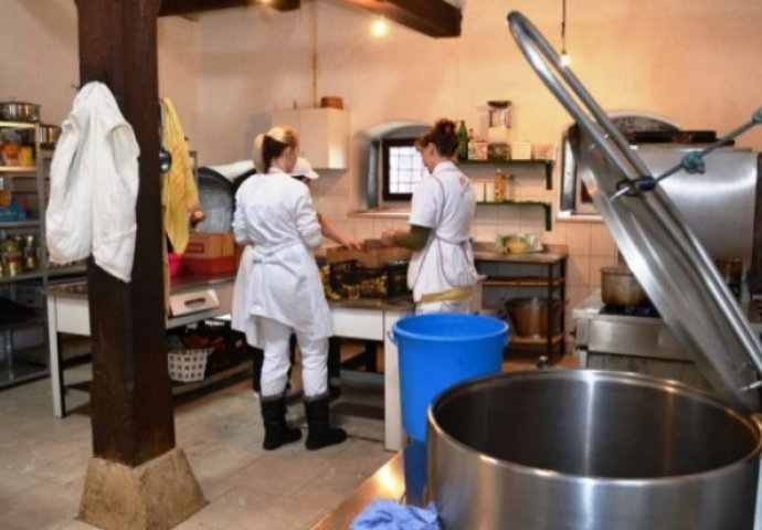 Narodna kuhinja 'Stari grad' za 200 postača priprema iftar